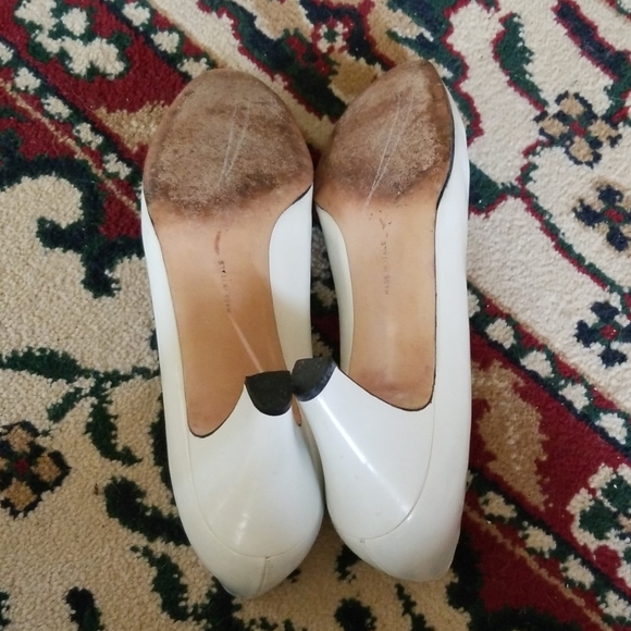 Women's white Ferragamo Shoes - Picture 6 of 8